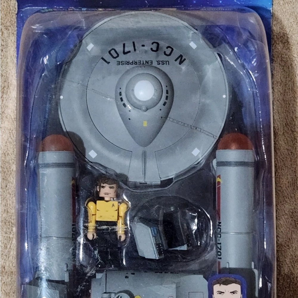 New RARE Star Trek Minimates U.S.S. Enterprise with Captain Kirk Damond Select